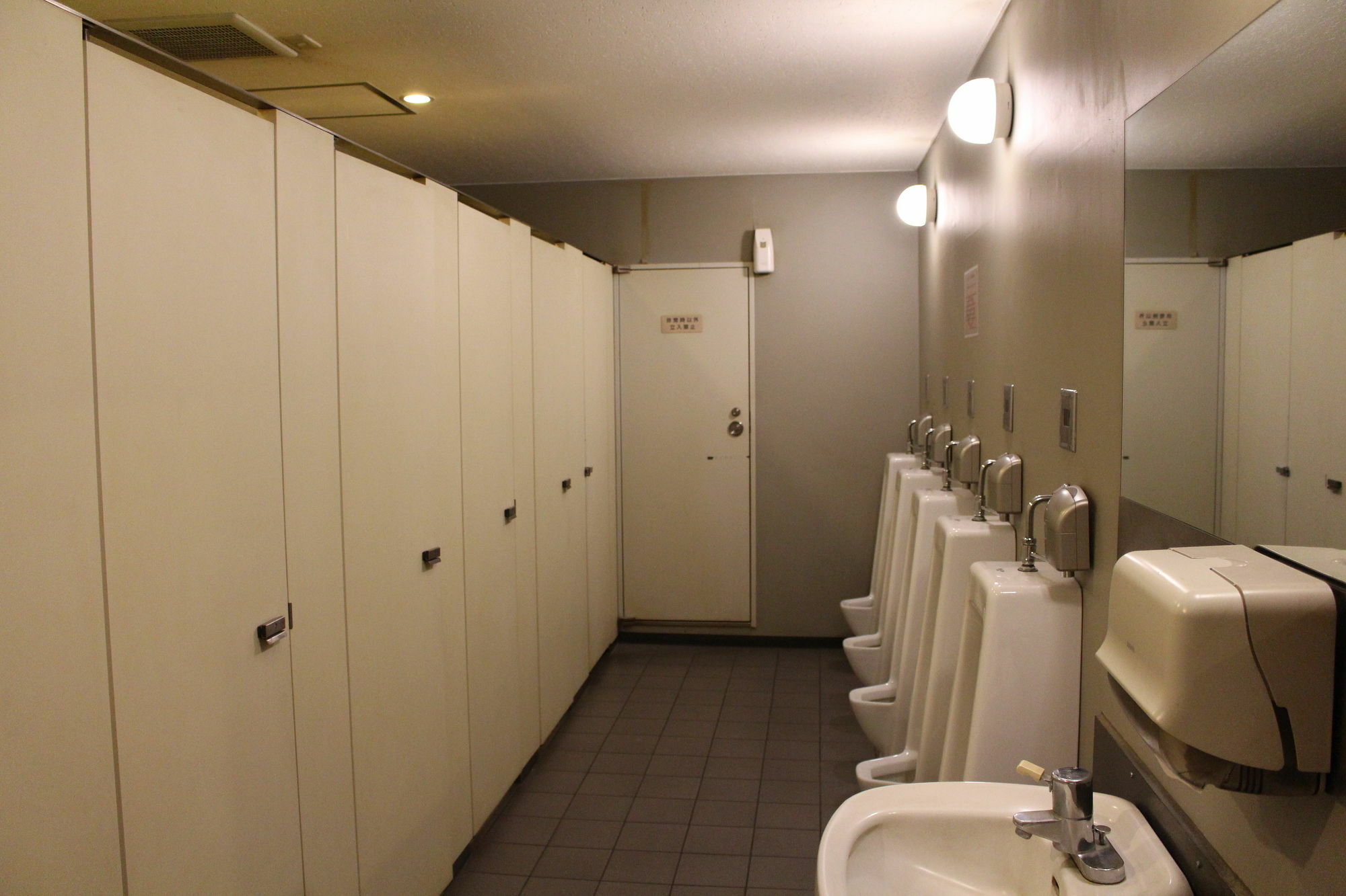 Sauna & Capsule Hotel Hokuo Токио Экстерьер фото